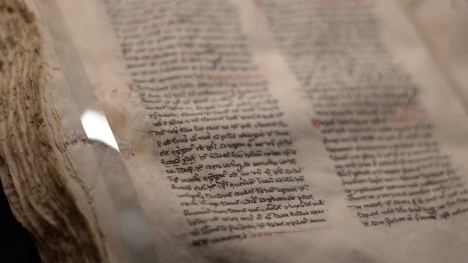 Scriptorial HD 02.00_00_34_19.Still002